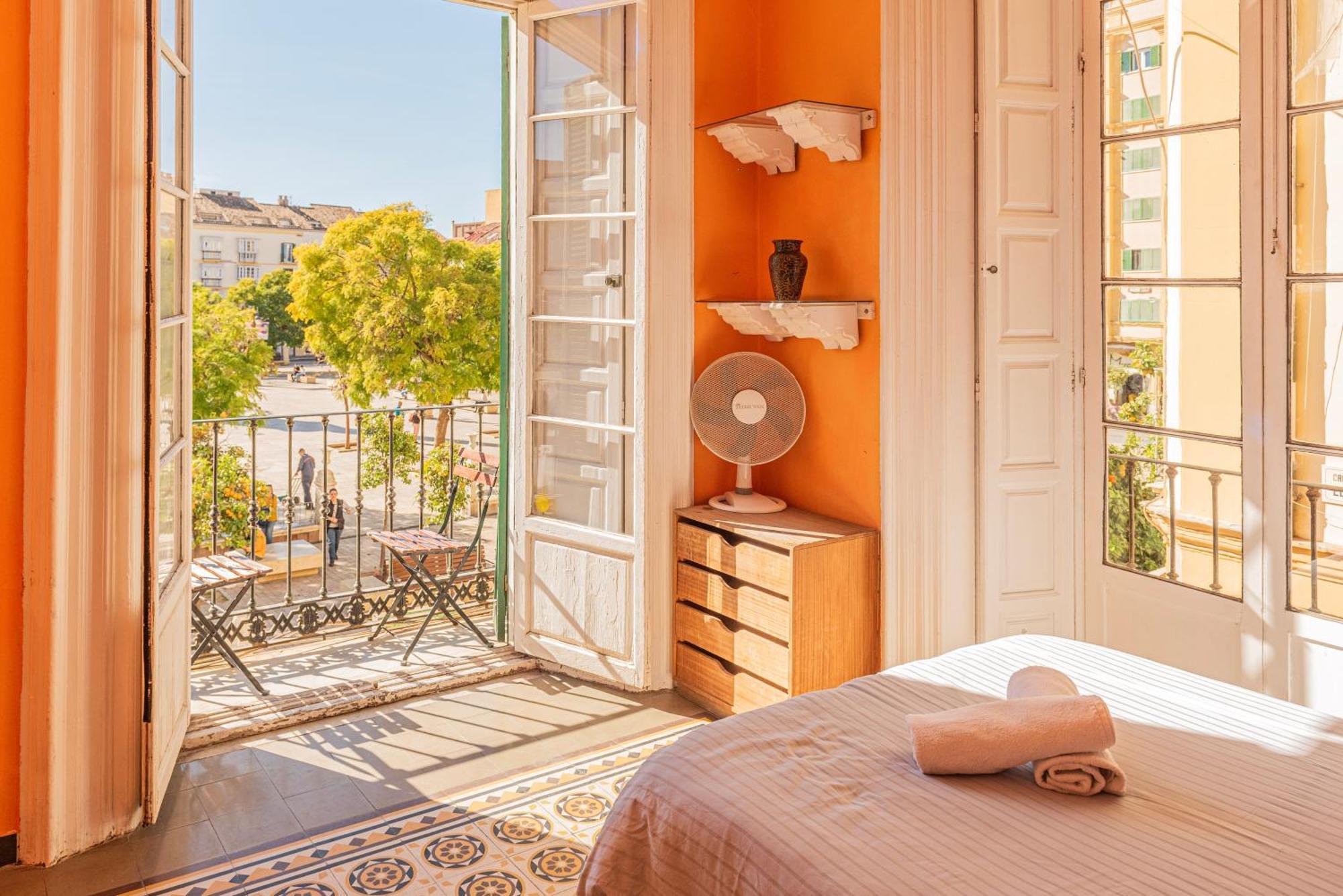 Private Rooms In Historic Building On The Square Malaga Ngoại thất bức ảnh