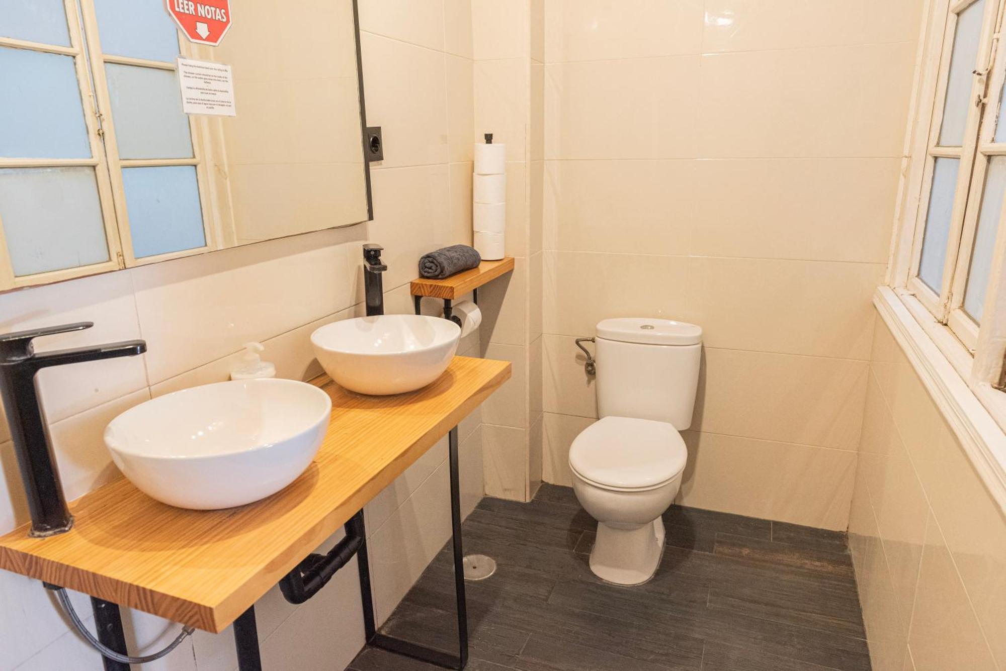 Private Rooms In Historic Building On The Square Malaga Ngoại thất bức ảnh