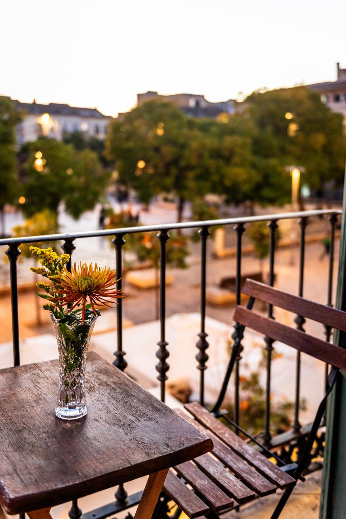 Private Rooms In Historic Building On The Square Malaga Ngoại thất bức ảnh
