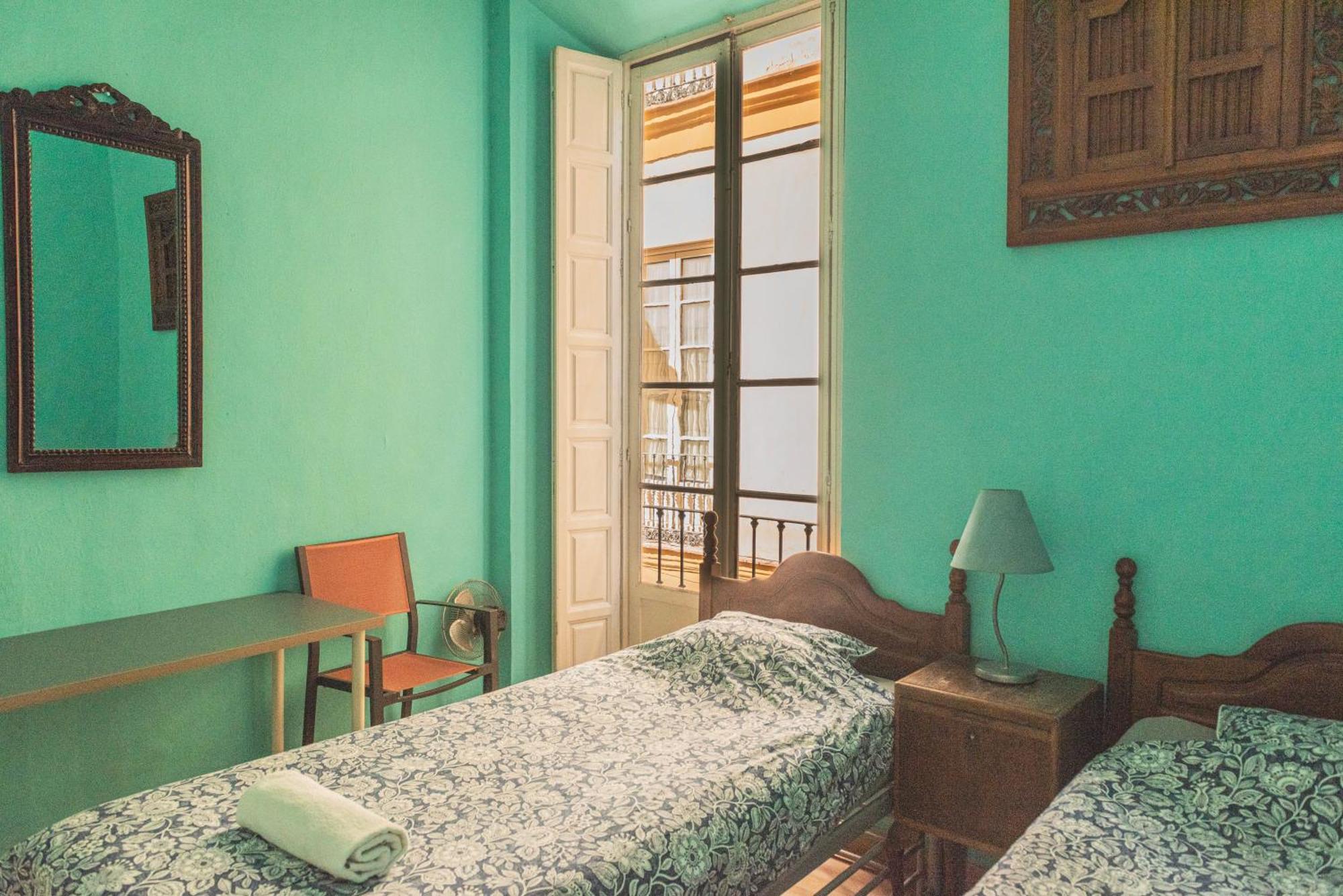 Private Rooms In Historic Building On The Square Malaga Ngoại thất bức ảnh