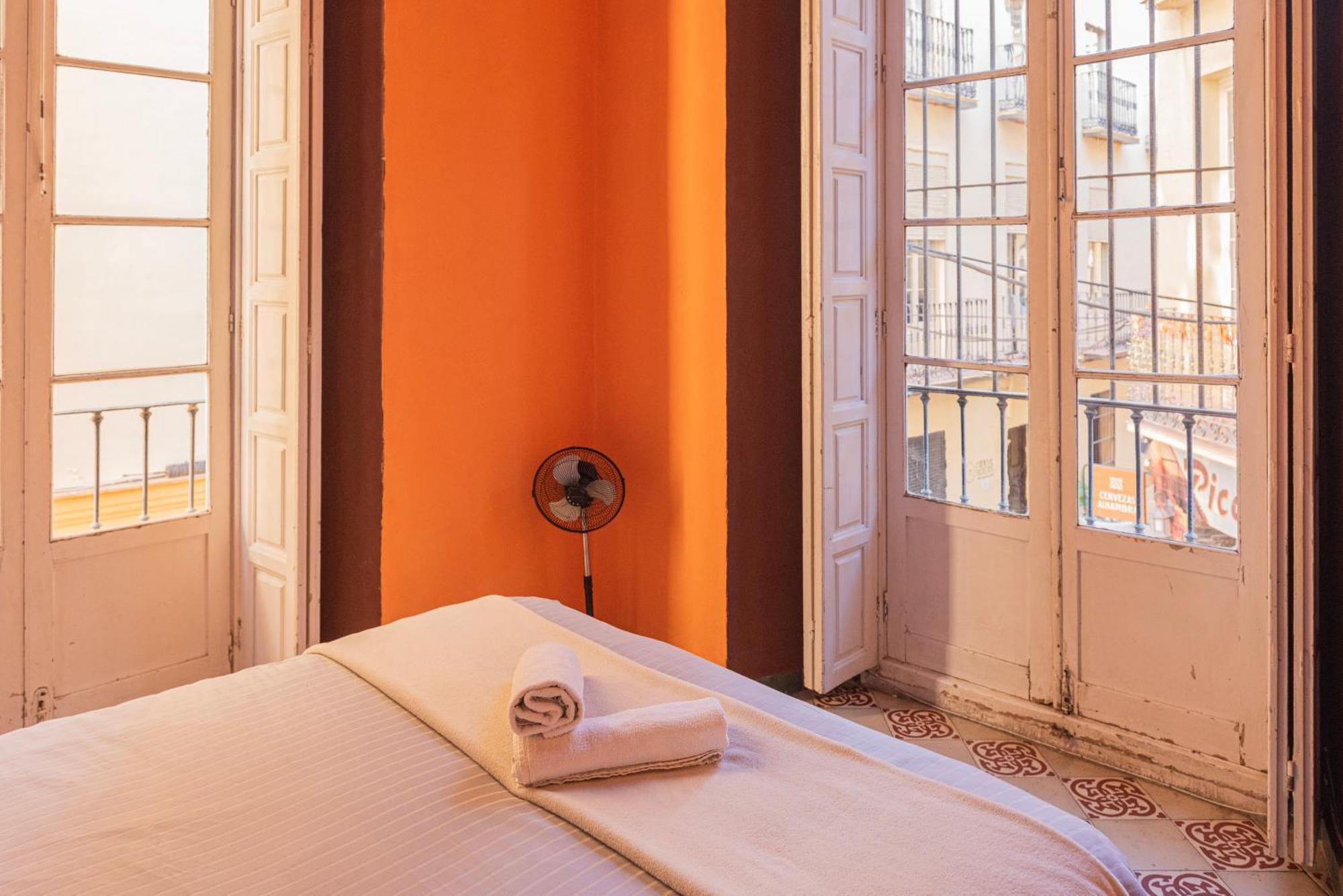Private Rooms In Historic Building On The Square Malaga Ngoại thất bức ảnh